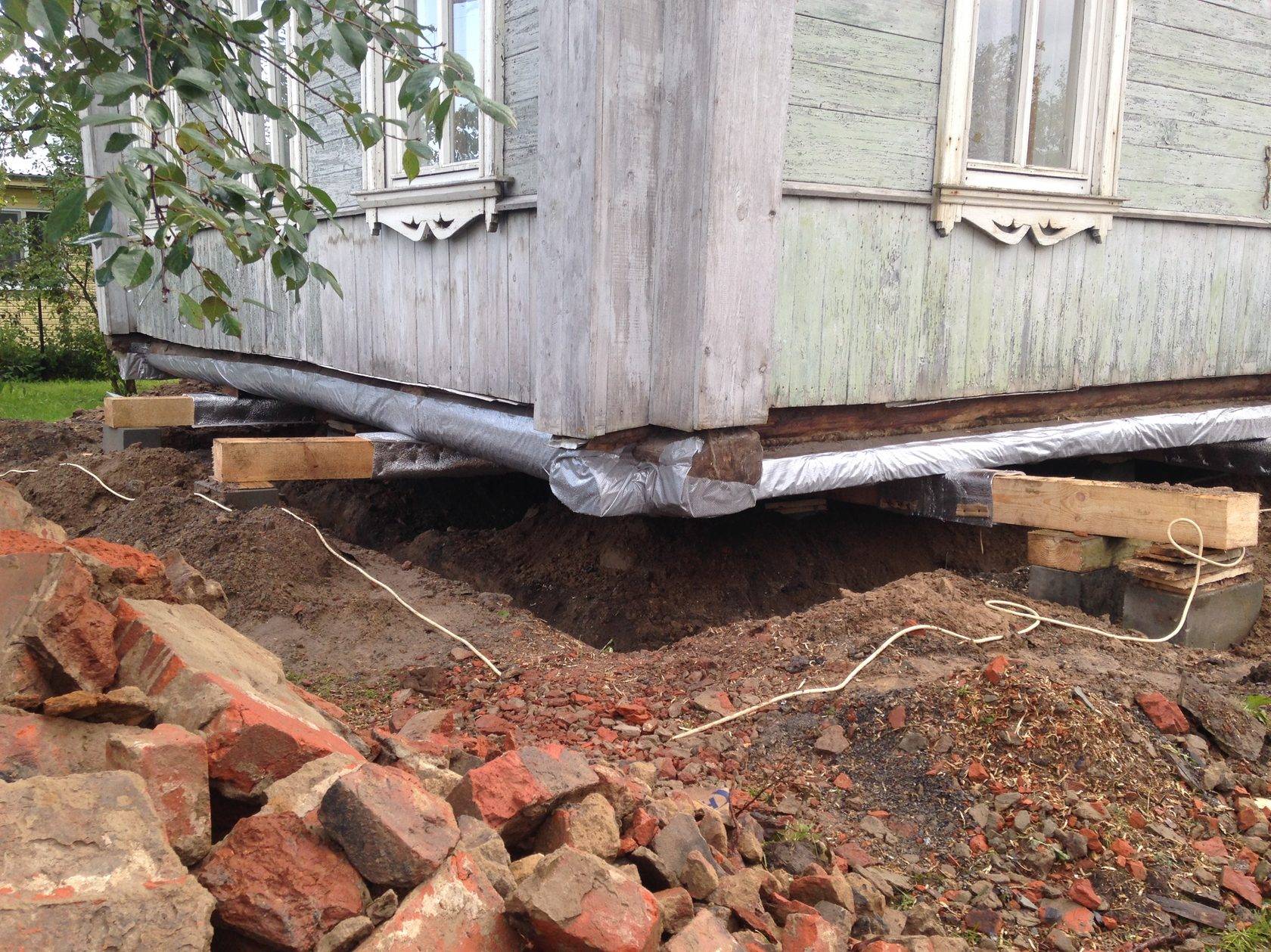 Замена ленточного фундамента под деревянным домом: причины повреждения .