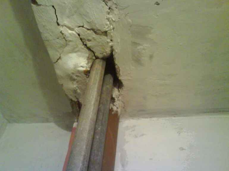 Чем заделать дыры в бетонной стене: пошаговая инструкция