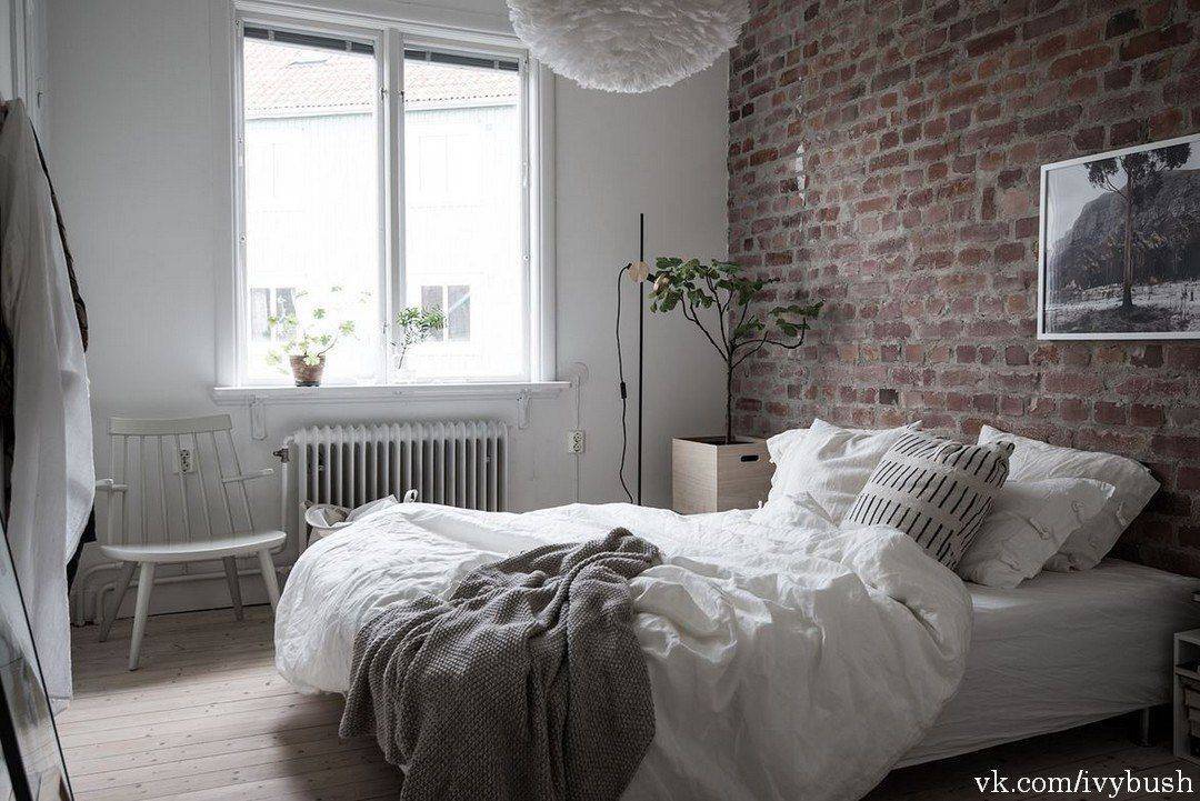 Как оформить стену над кроватью в спальне?