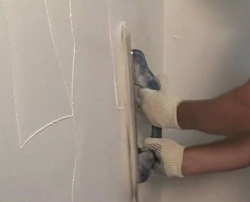 Как правильно шпаклевать стены под обои: пошаговая инструкция шпаклевки своими руками с фото и видео