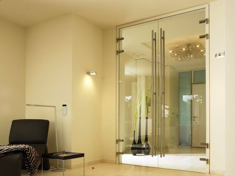 Стеклянные двери для ванной, как выбрать подходящие?