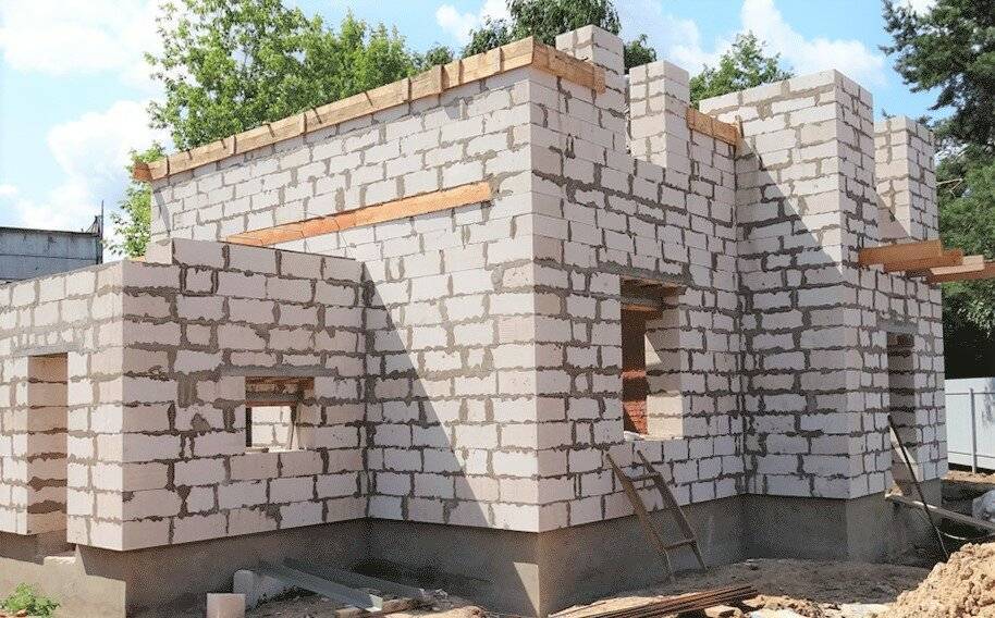 Можно ли строить дом из пеноблоков: выбор материала. проектирование и подготовка к строительству. возведение фундамента и стен