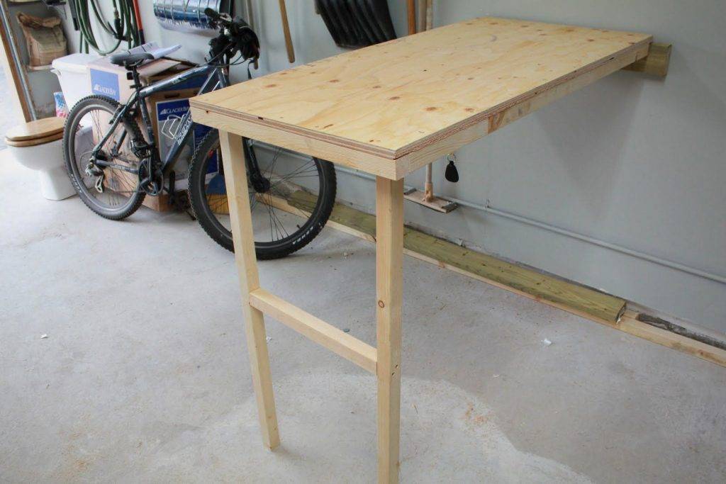 Видео о том, как изготовить оригинальный самодельный кухонный стол