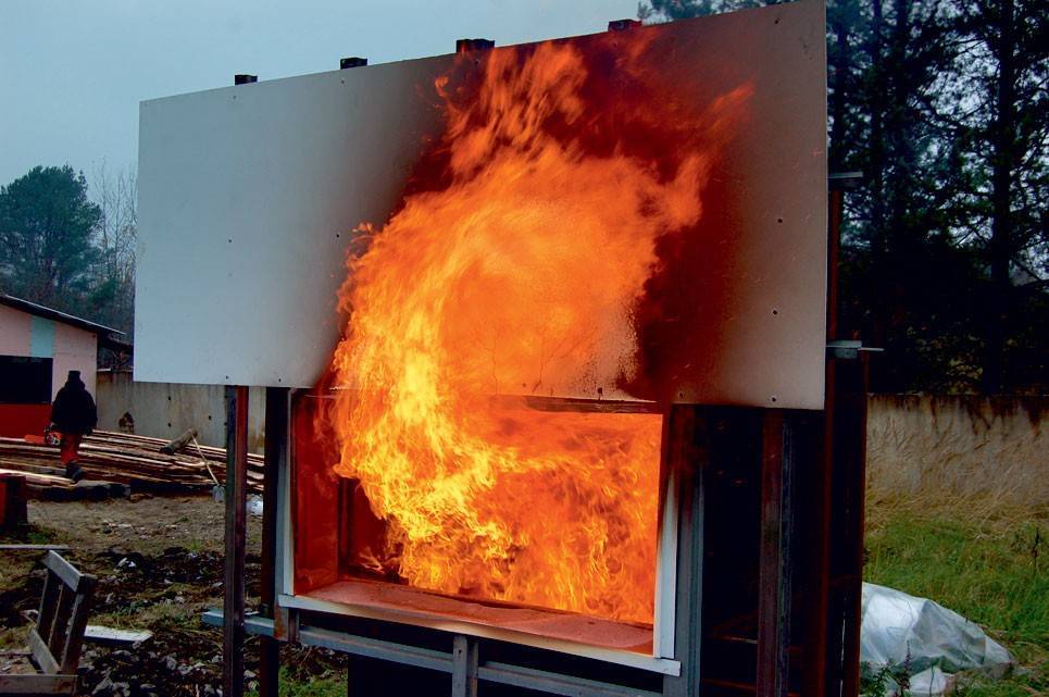 Какая может быть температура при пожаре деревянного дома