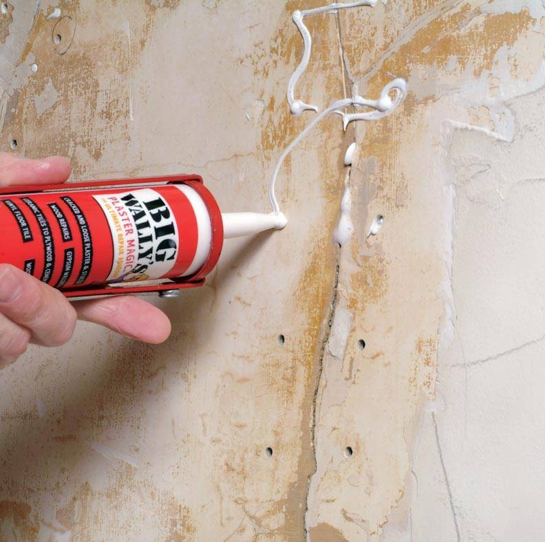Как заделать трещины в стене квартиры дома? | строй легко