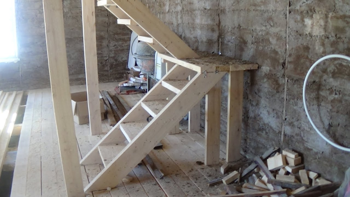 Деревянная лестница своими руками: разбираемся в типовых конструкциях на второй этаж