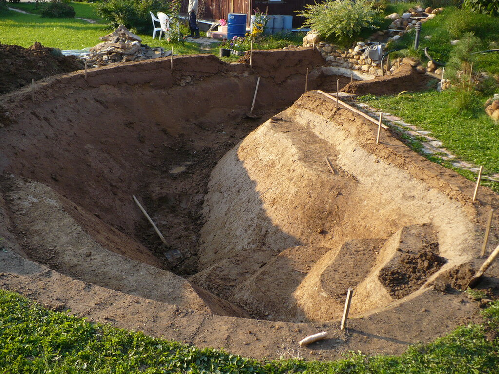 Как правильно копать пруд на участке самостоятельно: порядок проведения работ
