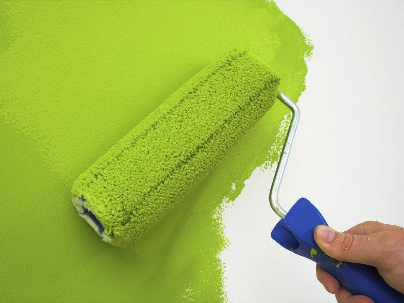 Покраска стен водоэмульсионной краской: как красить своими руками без разводов