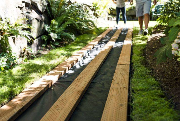 Пошаговая инструкция, как сделать садовую дорожку из спилов дерева