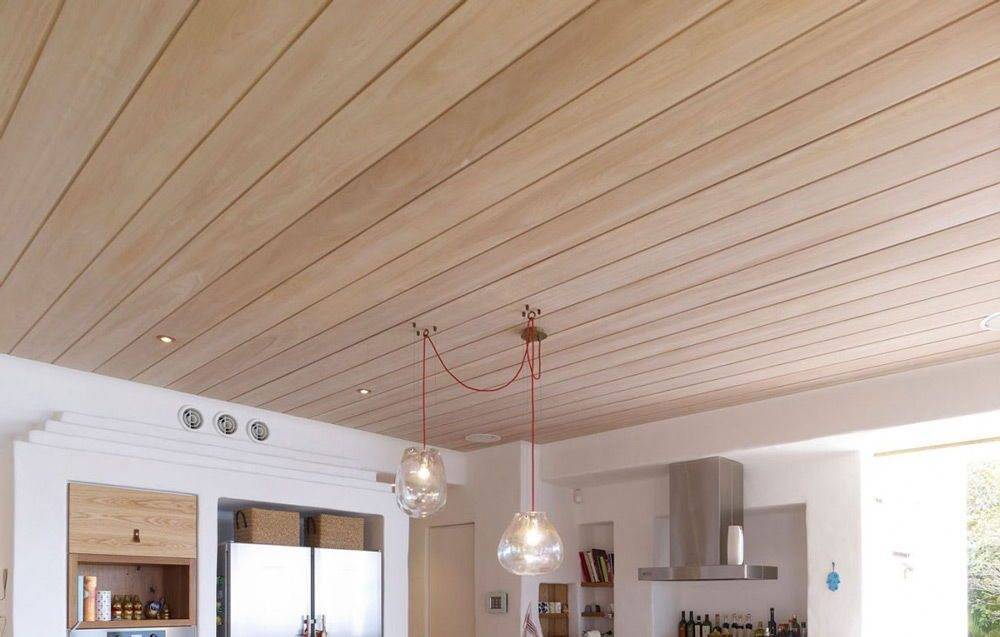 Чем отделать потолок в деревянном доме — чем покрыть, обшить, варианты отделки, отделка внутри панелями, чем зашить, материалы для деревянного потолка, чем лучше обшить своими руками