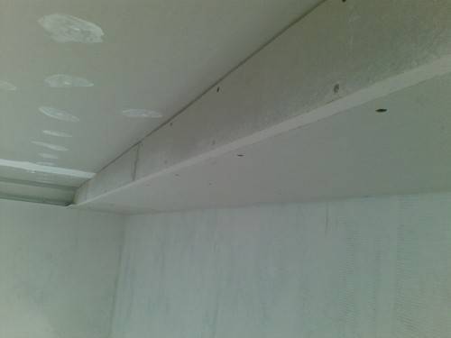 Короб из гипсокартона на потолке — монтаж короба с подсветкой своими руками, высота, размеры, инструкция