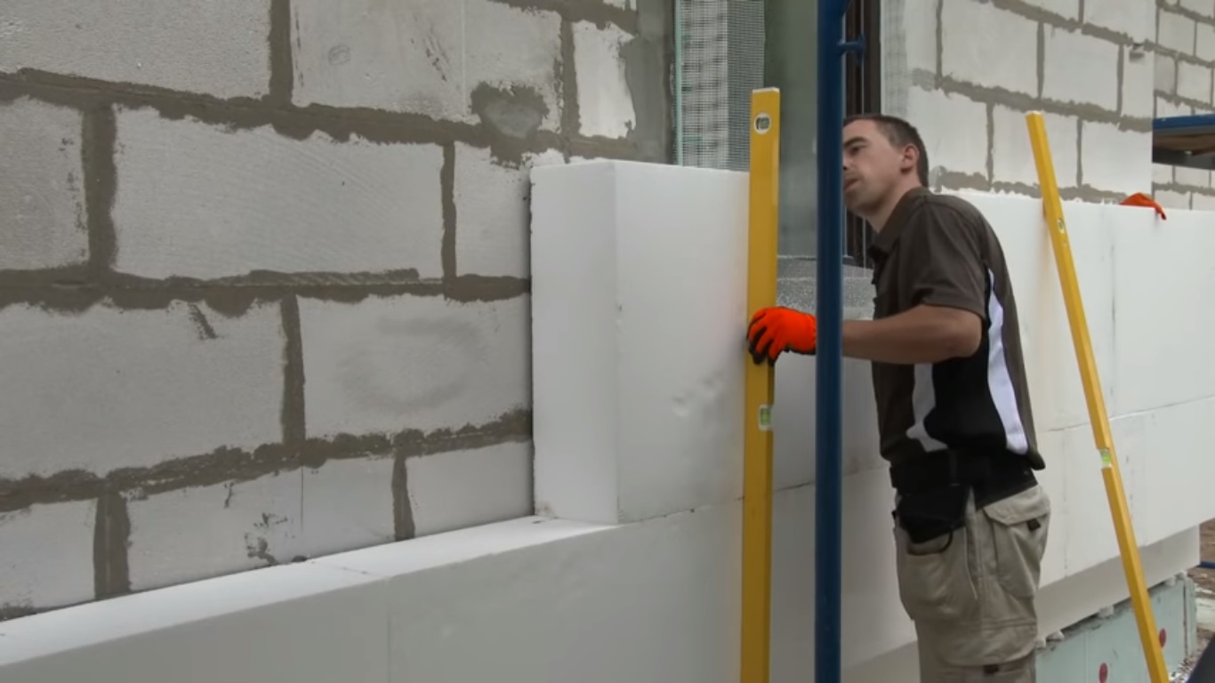 Внешнее утепление стен пенопластом: как правильно производить монтаж