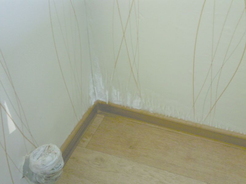 Причины cырости стен в квартире и углов в комнатах: способы борьбы с плесенью