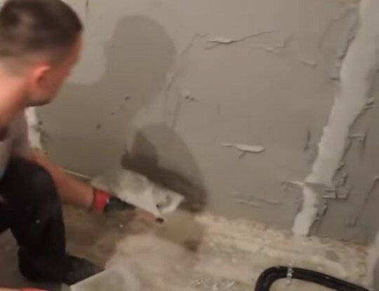 Как выровнять стены в ванной – штукатурка или гипсокартон? + видео