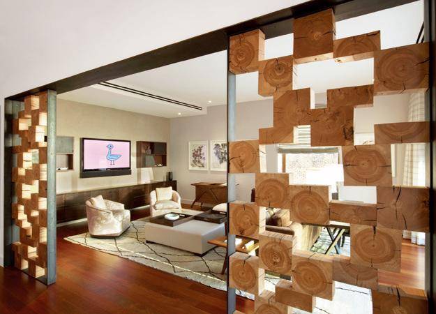 Перегородки для зонирования пространства в комнате: раздвижные, стеклянные, деревянные, пластиковые, ажурные, декоративные, реечные и мобильные, легкие и дизайнерские
 - 48 фото