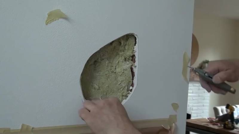 Как заделать дыру в гипсокартоне на стене