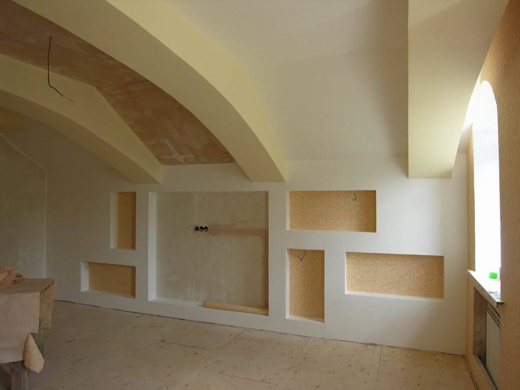 Потолки из гипсокартона в зале в частном доме: фото идей дизайна