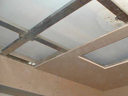 Как выровнять потолок гипсокартоном: два проверенных способа