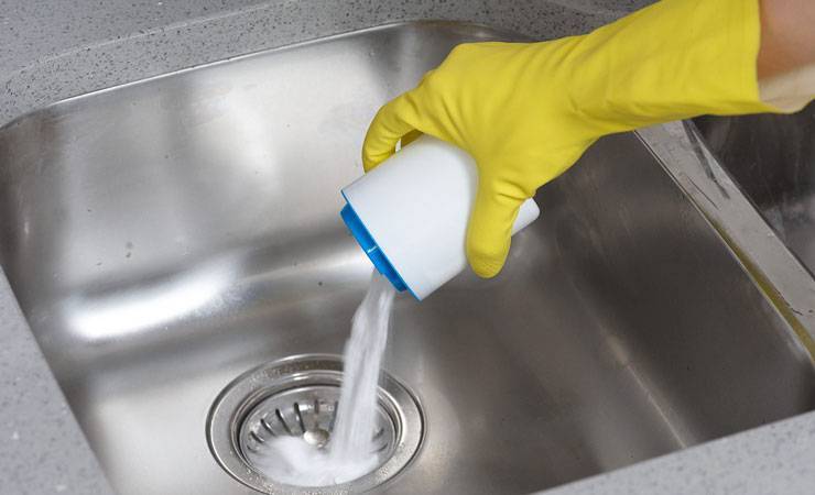 Чем очистить канализационный слив в ванной и прочистить трубы в квартире