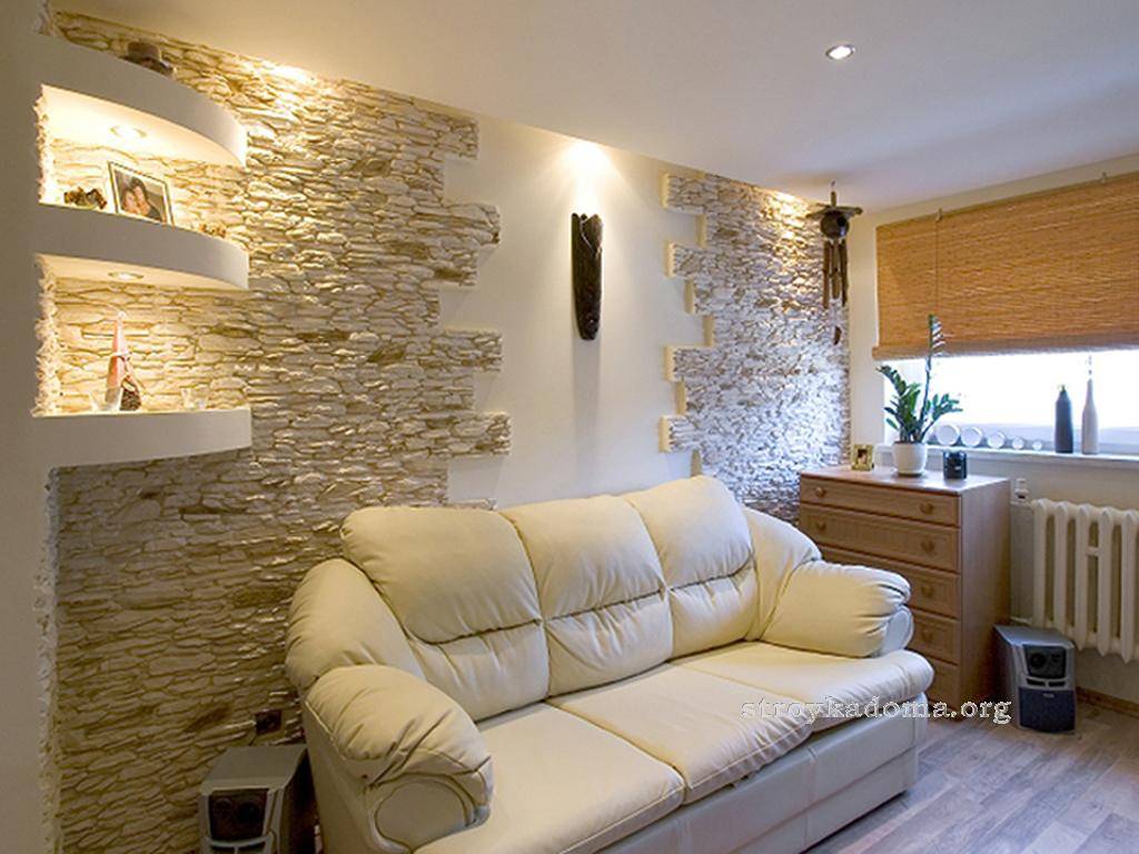 48 примеров декорирования стен гостиной камнем