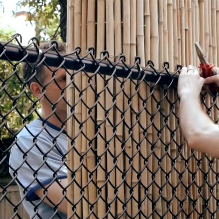 Как сделать забор из сетки рабицы своими руками