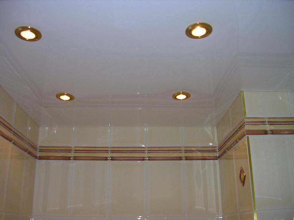 Варианты потолков для ванной комнаты