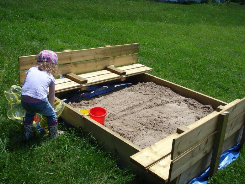 Деревянная песочница своими руками для детей на дачу: 490 фото, чертежи.
