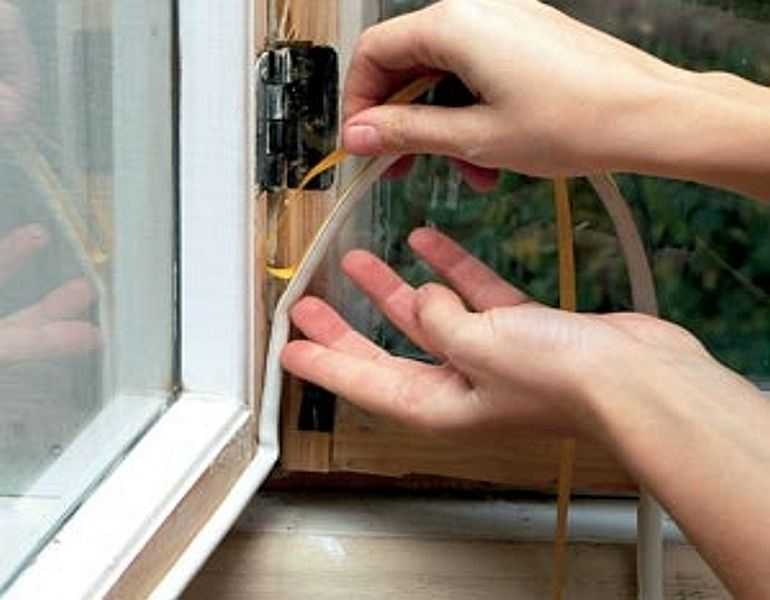 Чем заклеить окна на зиму, чтобы не дуло – 10 способов заделать щели в деревянных окнах + фото-видео