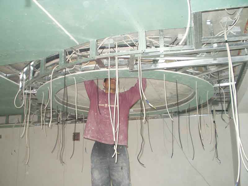 Монтаж проводки под гипсокартоном, электропроводка в деревянном доме своими руками