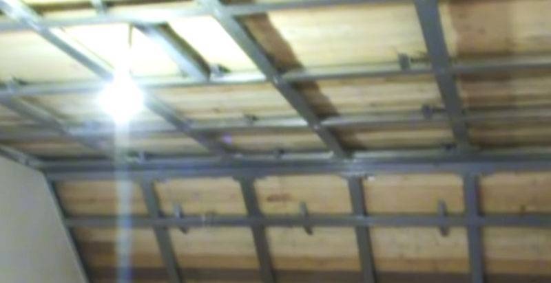 Выравнивание потолка гипсокартоном: разметка, монтаж металлического каркаса и подшивка гипсокартонных листов