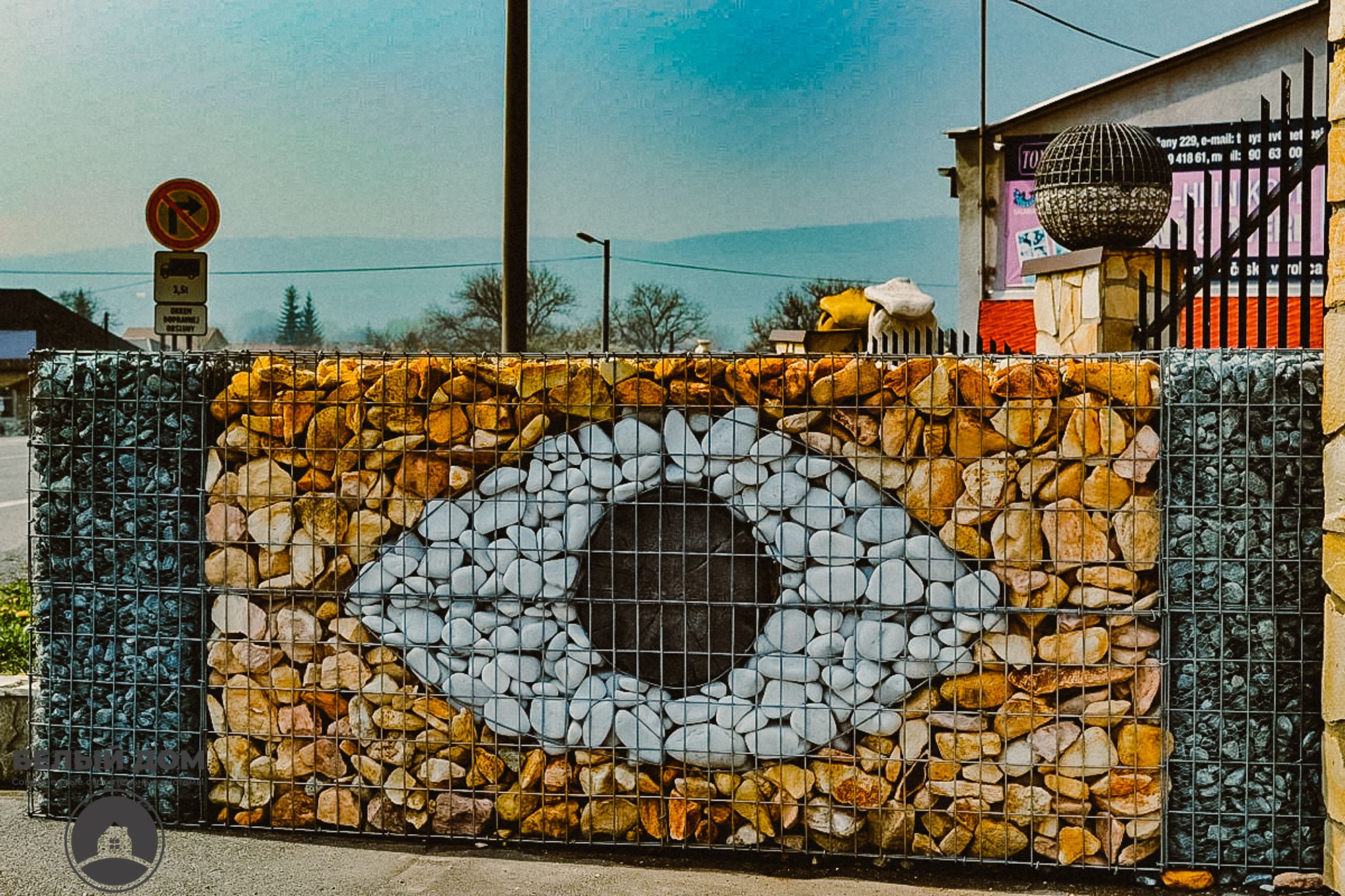 Забор из бутового камня: особенности выбора материала и технология строительства