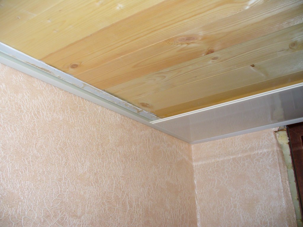 Как сделать потолок из пластиковых панелей своими руками?