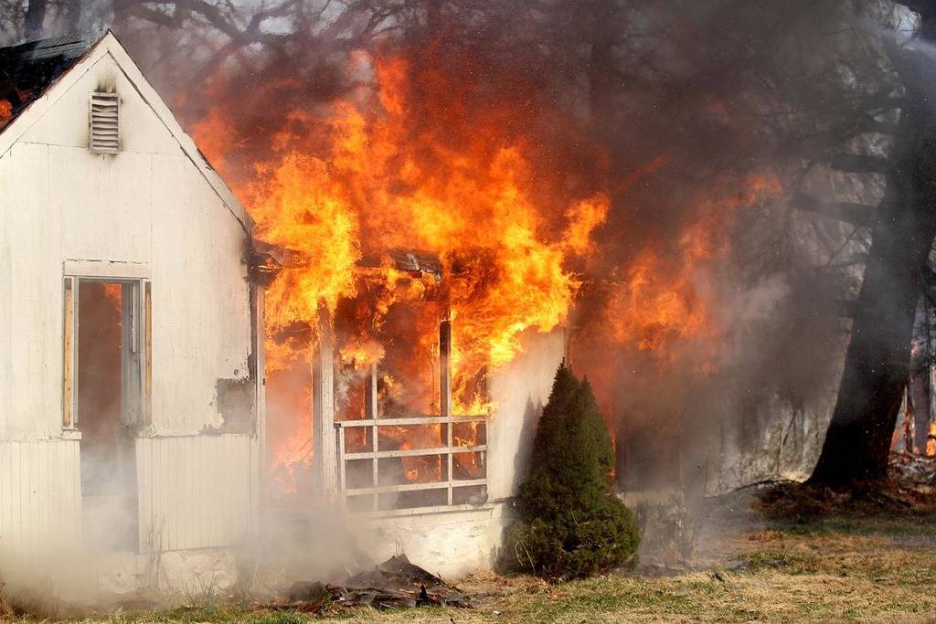 Как защитить деревянный дом от пожара? - всё о пожарной безопасности