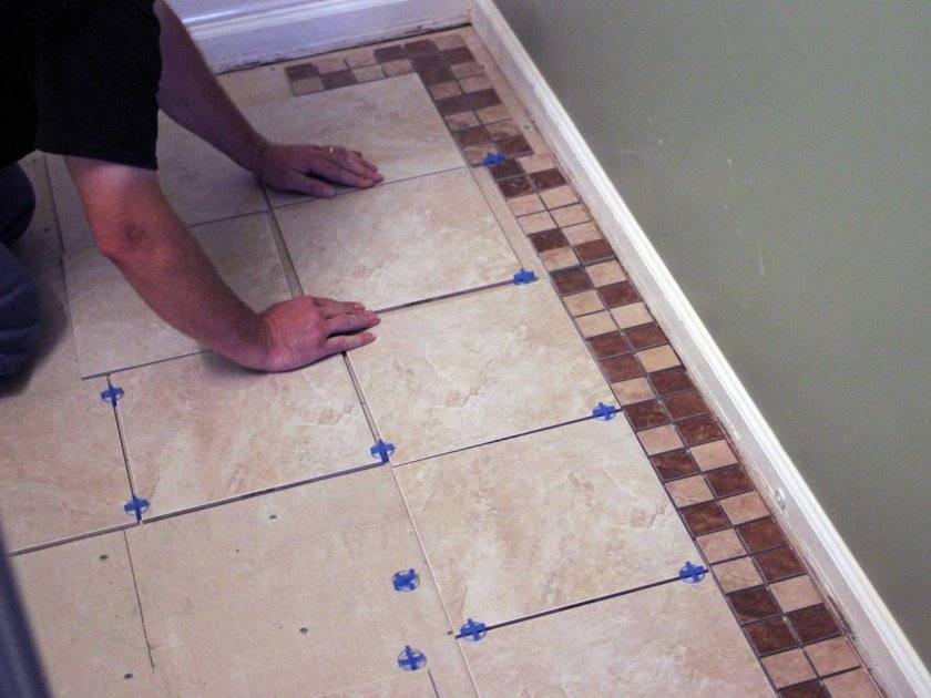 Правила укладки плитки в ванной на стену своими руками: подготовка и порядок