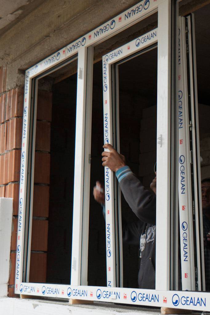 Установка пластиковых окон своими руками: пошаговая инструкция по монтажу от а до я (140 фото)