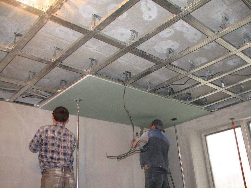 Монтаж потолка из гипсокартона своими руками: видео-инструкция установки конструкции