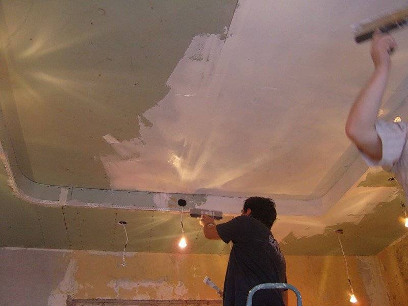 Как правильно шпаклевать гипсокартон на потолке под покраску видео уроки