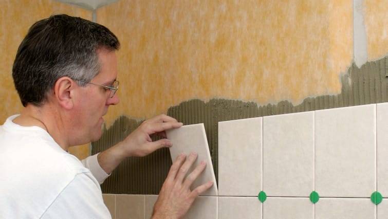 Укладка плитки на гипсокартон в ванной комнате - можно ли клеить и инструкция как