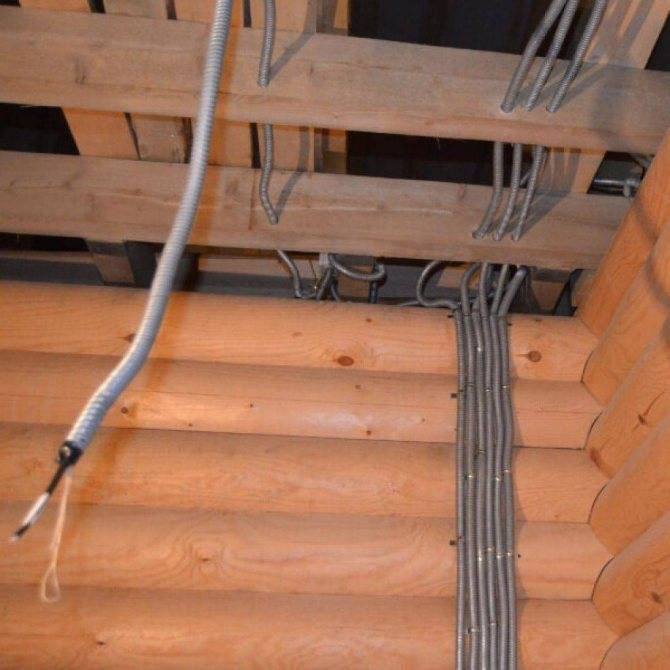 Проводка в деревянном доме: прокладка, разводка, монтаж электропроводки