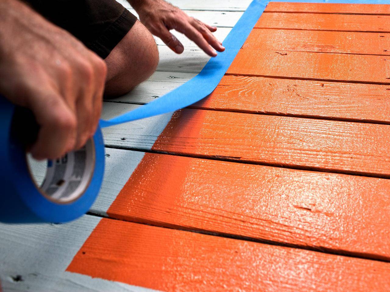 Чем и как покрасить деревянный пол – выбор краски, этапы работ