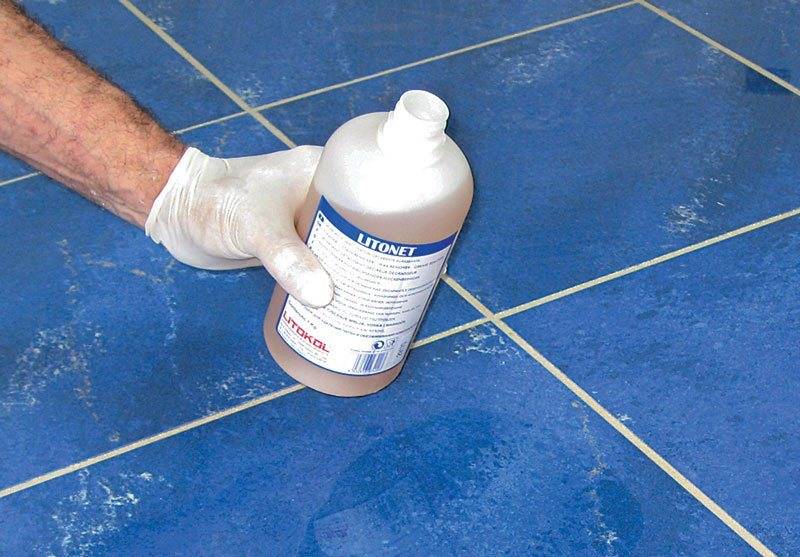 Как удалить силиконовый герметик с акриловой ванны: чем снять и оттереть свежий, очистить старый, какими средствами убрать?