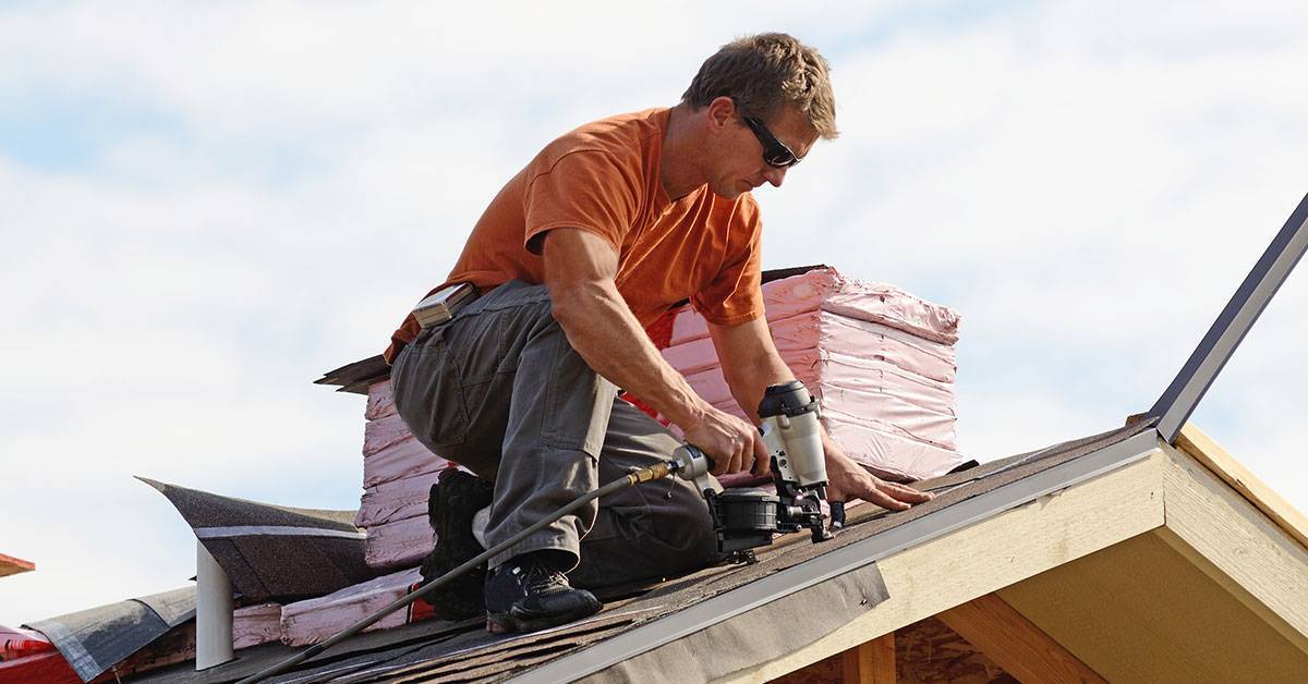 Как сделать ремонт крыши частного дома – варианты починки для разных кровельных материалов
