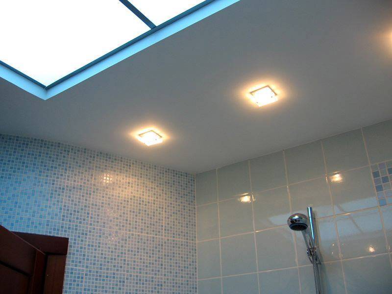 Наиболее популярные схемы расположения точечных светильников на натяжном потолке с примерами: 51 фото
