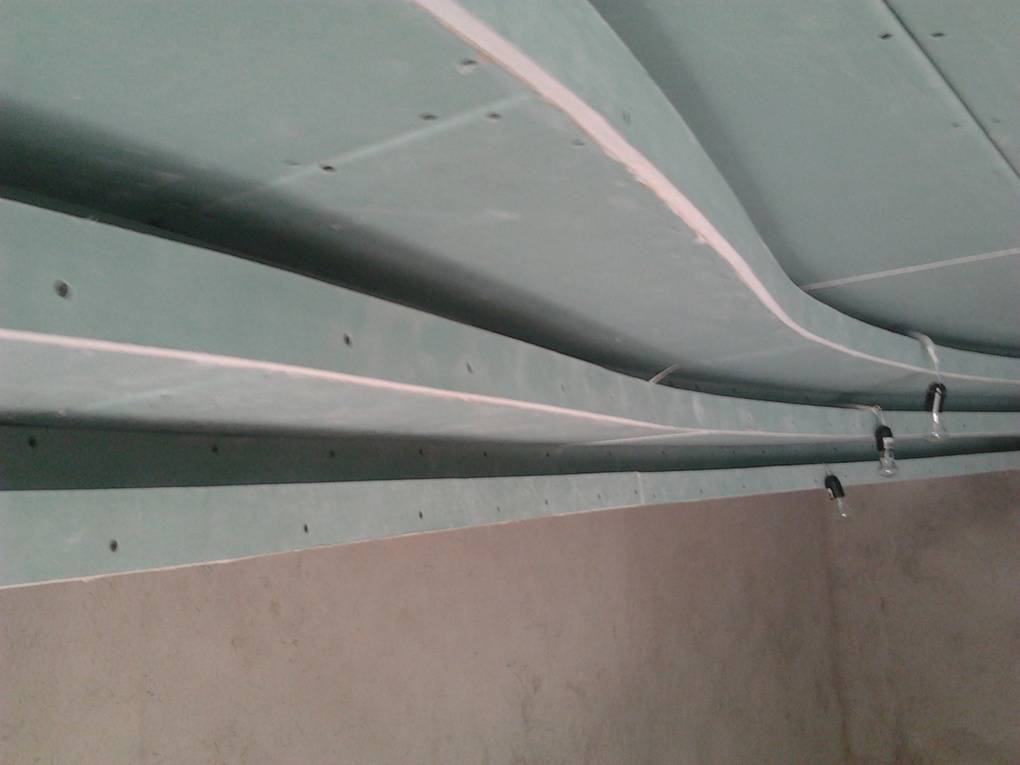 Криволинейные потолки из гипсокартона – полная инструкция по сборке