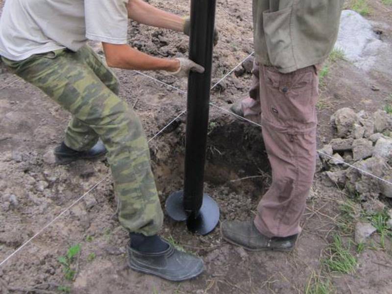Установка винтовых свай своими руками – способы и приспособления