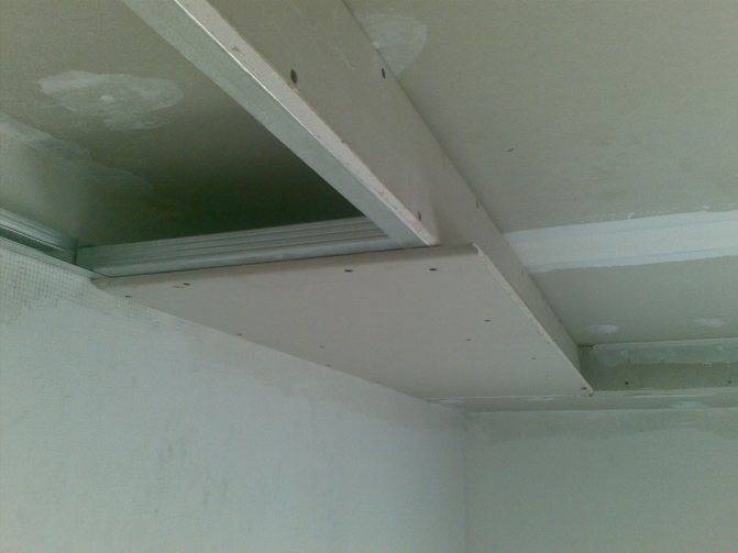 Короб из гипсокартона под натяжной потолок и нишу для штор