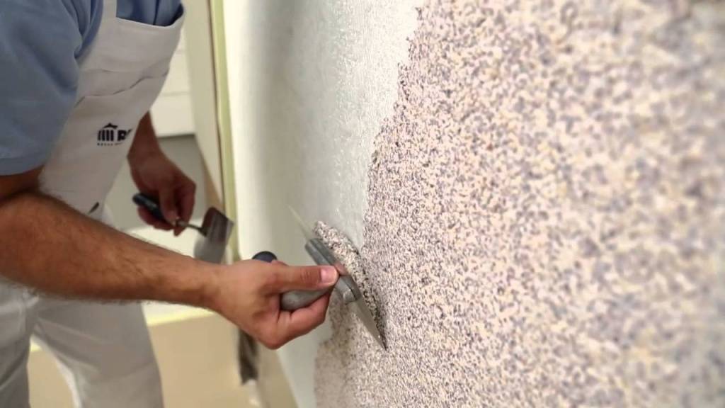 Тонкости нанесения штукатурки короед на стену: советы профессионалов