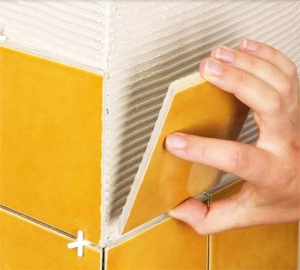 Как класть плитку в углах: способы стыковки керамической плитки