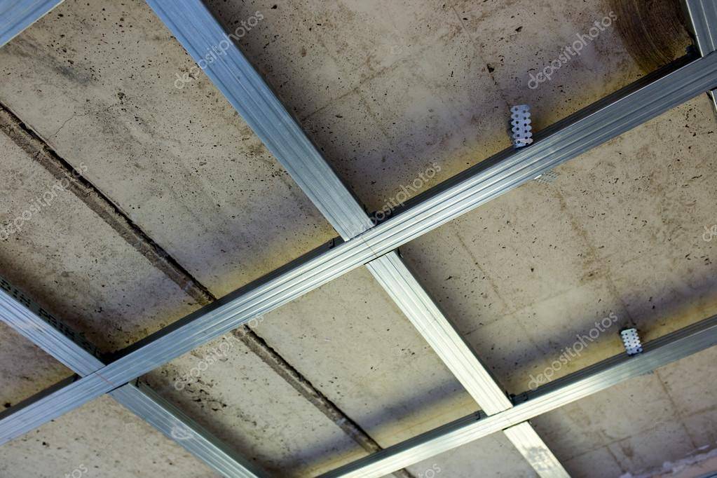 Монтаж гипсокартона на потолок – все, что нужно знать новичку