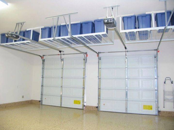 Монтаж встроенного шкафа-купе и натяжного потолка: способы их совмещения